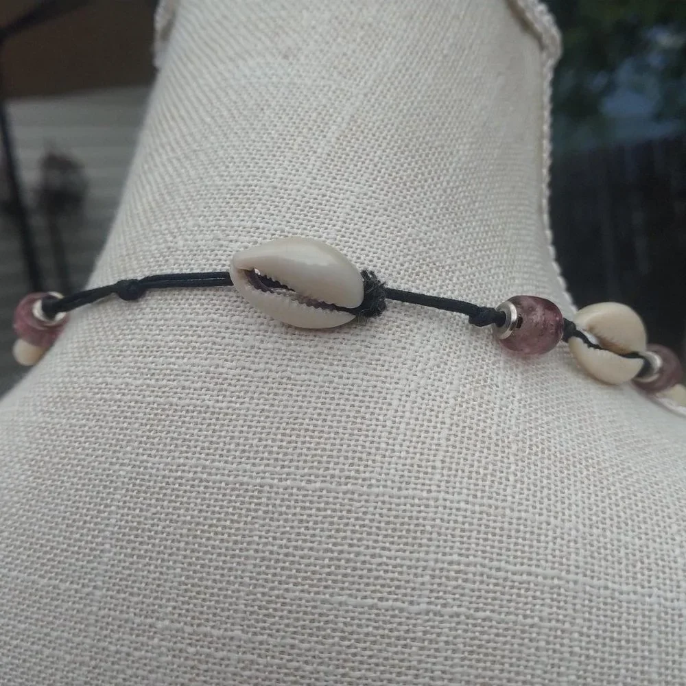 Shell and Glass Bead Necklace - Picture 2 of 3